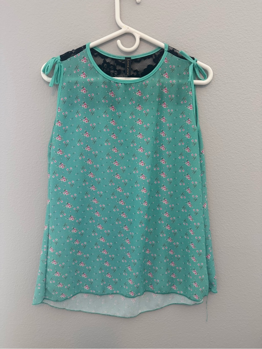 Sleeveless Mint Floral Mesh Blouse with Lace Yoke